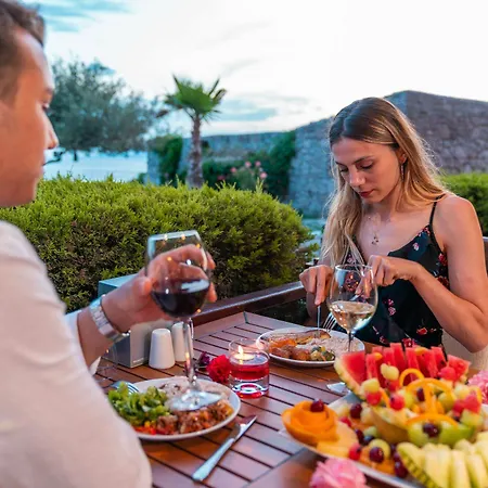 Dove & 4* Assos
