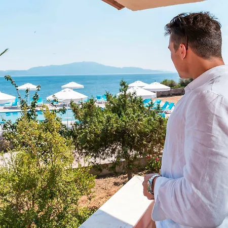 Dove & Ξενοδοχείο Assos
